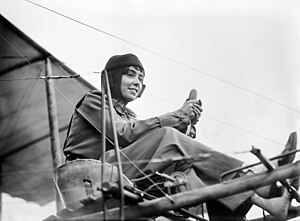 אלן דוטריו במטוסה, שנת 1911 לערך