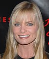 A atriz Jaime Pressly interpreta Denise.