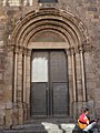La porta de Santa Llúcia, aquí és a catedral de Barcelona i també havia estat a es:Catedral de Santa Eulalia de Barcelona, on ha estat substituïda