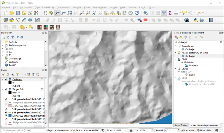 S'ha creat una nova capa de nom "Ombrejat" a dalt de tot.