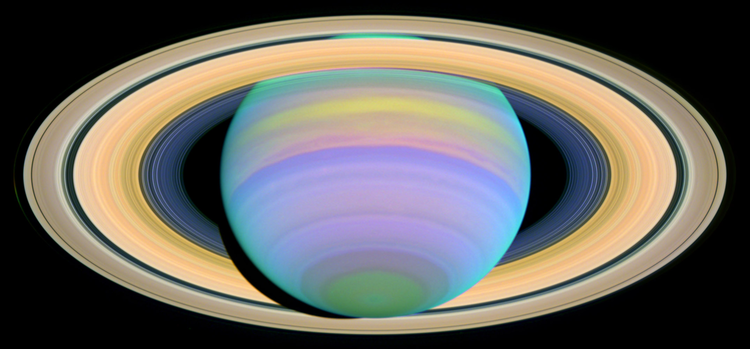 Сатурн и его кольца в ультрафиолетовом диапазоне.
