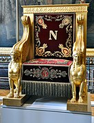 Tronu de Napoléon nel Senáu, de François-Honoré-Georges Jacob-Desmalter.