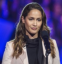 Jaina Lee Ortiz dans le rôle d'Andrea Herrera