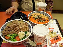 Makanan tengah hari di sebuah restoran di Hong Kong