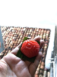 紅龜粿，普吉人稱อังกู้(Ang-Ku)，於福建閩南傳入普吉
