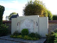 Le monument aux morts.