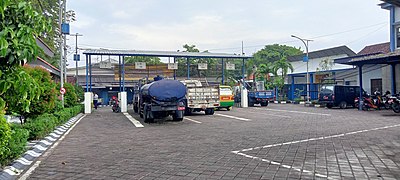 Tampak Belakang Shelter Angkutan Umum