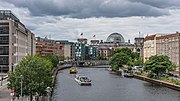 Le palais du Reichstag et les studios de l’ARD au bord de la Sprée.