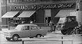 Librairie Heinrich-Heine en 1976 juste devant la bouche de métro fermée à l'époque.