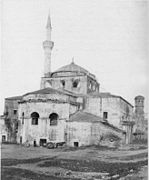 Avant 1890 avec son minaret de mosquée.