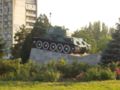 Monumento al Carro armato sovietico T-34 in città, che commemora la liberazione della Crimea dall'occupazione nazista.