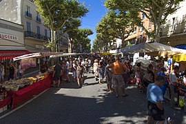 Marché provençal sur le Boulevard Gassendi.
