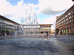 阿姆斯特尔芬市中心斯塔茨哈特购物广场的喷泉