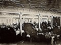Salón comedor de primera clase del Titanic, probablemente durante el desayuno del 11 de abril.