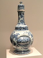 Botella de cerámica de Delft, h. 1675, loza esmaltada en estaño