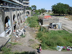 Zustand des Grande Hotel Beira, Außenansicht von Block B (2012)