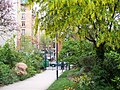 Entrée du jardin Ilan Halimi, rue de Fécamp à Paris