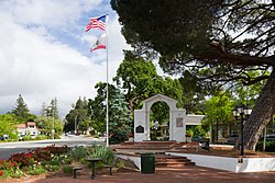 Memorial Arch di pusat kota Saratoga