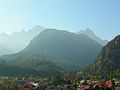 Okoliški hribi, v sredini Črna gora