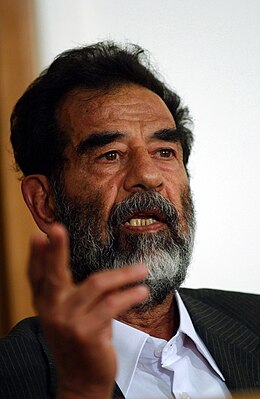 Саддам Хусейн во время своего первого появления перед судом. 1 июля 2004