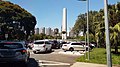 Vista do Obelisco a partir da saída do Parque Ibirapuera