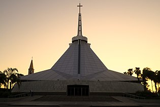 Moderna catedral de Ciudad Obregón (México) (1977-1979)