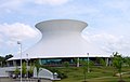 Gyo Obata (en) : Planétarium James S. McDonnell, Science Center de Saint-Louis (1991).