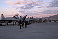 IAF-mekanikere utfører vedlikehold på Su-30 MKI-jagerfly etter et Red Flag-oppdrag i Nevada.