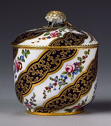 Sèvres sucrier (sugar bowl) and cover, Bouret shape, c. 1770