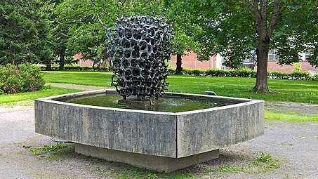 Solukko, suihkukaivoveistos, 1963, Mänttä.