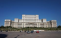 Romanian parlamenttitalon itäsivu