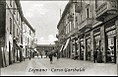 Corso Garibaldi a Legnano verso piazza San Magno nel 1912. Sullo sfondo gli edifici in seguito demoliti per poter permettere la costruzione della Galleria INA