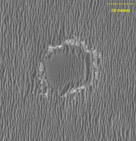 Кратер Восток, снятый с орбиты аппаратом MRO, камерой высокого разрешения HiRISE