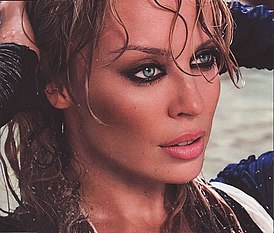 Обложка сингла Кайли Миноуг «Red Blooded Woman» (2004)