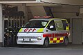 一輛高雄市政府消防局的現代STARIA救護車，車身有著顯眼的巴騰堡格紋新式塗裝