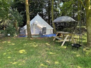 Spacious Bell Tent at Herigerbi Park Lincolnshire