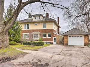 Historic Cadillac Home in Great Central Spot!