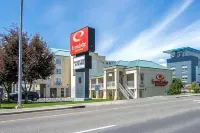 Econo Lodge Inn & Suites University