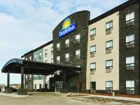 Days Inn by Wyndham Calgary North Balzac