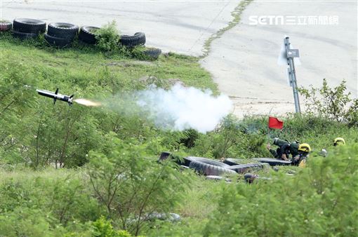 裝甲564旅三軍聯合作戰日攻測考實施標槍飛彈射擊。（記者邱榮吉/攝影）