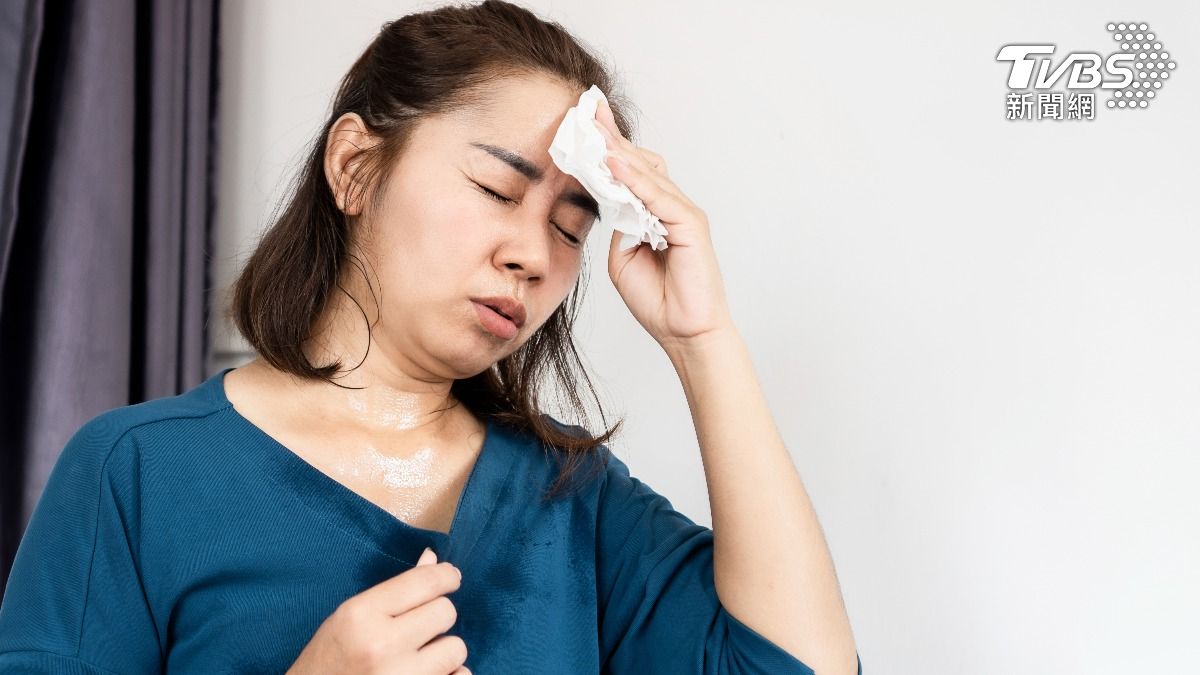 最近天氣很熱，每個人都可能發生中暑等熱急症。（示意圖／shutterstock達志影像）