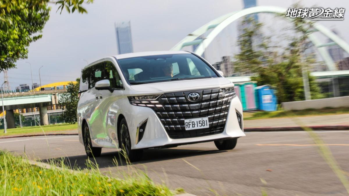 原Po不解為何黑幫角頭改為入手Toyota Alphard。（圖／地球黃金線）