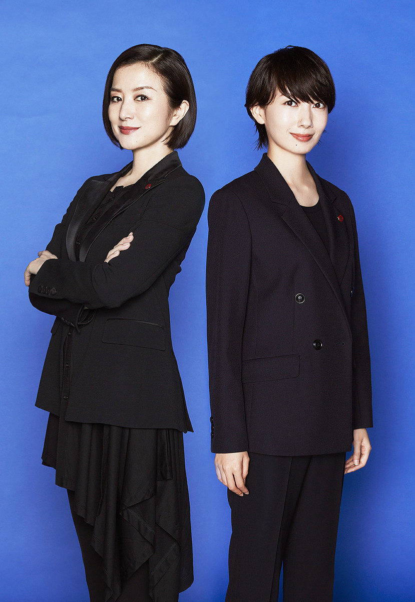 主演ドラマの第２シーズンを喜ぶ波瑠（右）と鈴木京香