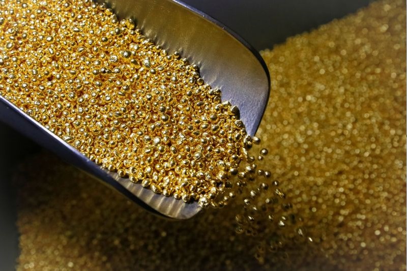 Gold prices soften, see little relief from increased rate cut bets