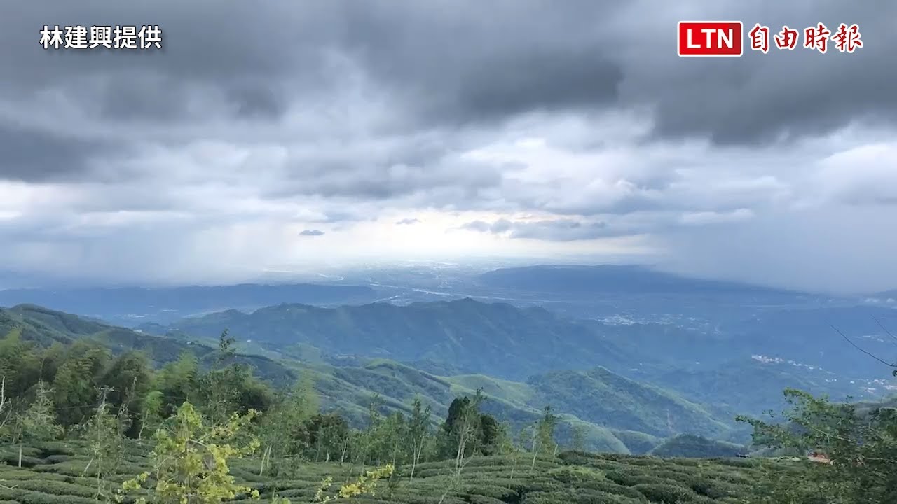 氣勢磅薄！南投鹿谷驚見「雨幕」北漂秀（林建興提供）