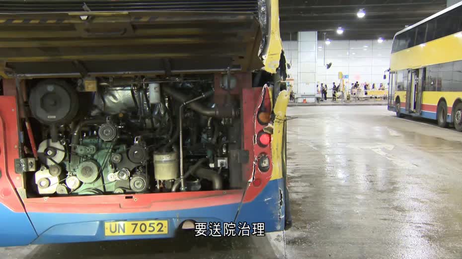 東涌巴士總站大嶼山巴士失控撞兩城巴　六人傷
