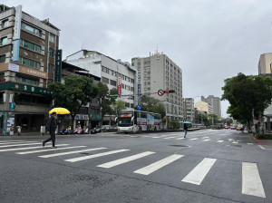 未來一週帶雨具！氣象署一圖曝天氣：鋒面影響 全台有雨