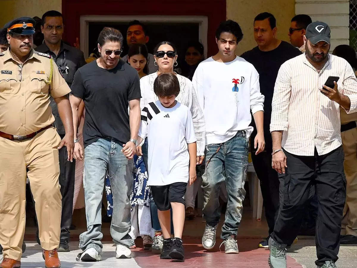 Mumbai Lok Sabha Elections in Pics: Shah Rukh Khan casts his vote:Image