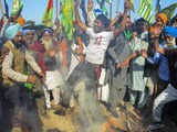 Farmers' protest: SKM observes 'black day', burns effigies of BJP leaders