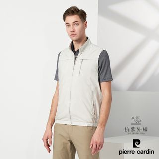 【pierre cardin 皮爾卡登】男款 都會休閒抗UV暗格紋立領薄背心-淺卡其 (5237361-84)